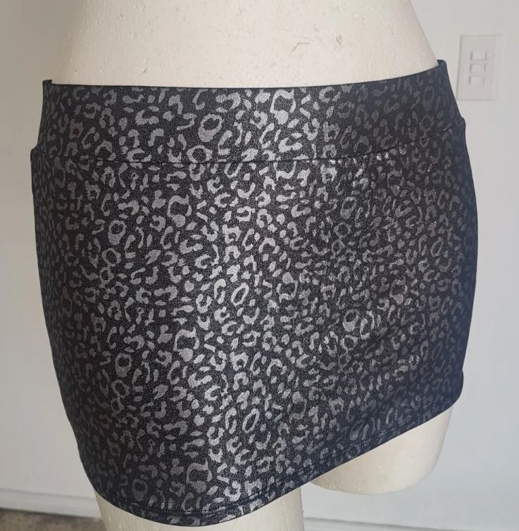 Silver Mini Skirt Animal Print Design - Image 3